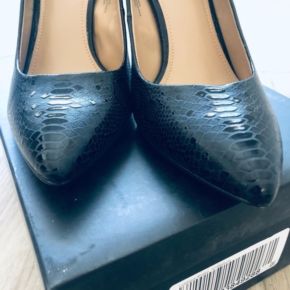 G. I. L. I. Woman Gi- Alicia Style Black Lutrous Snake Heels, Size 10M - Picture 9 of 10